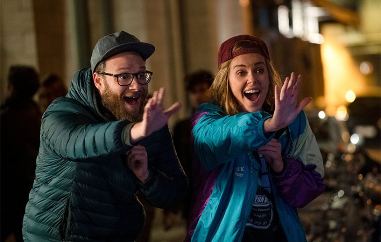 منتقدان می‌گویند «نمای دور» جان تازه‌ای به کمدی رمانتیک بخشیده